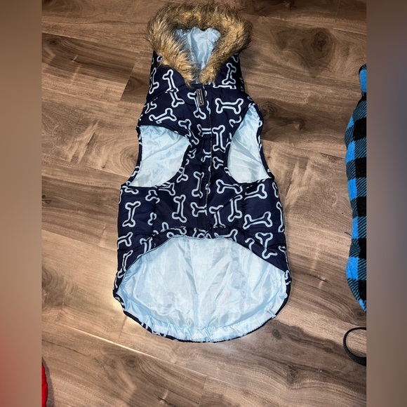 Dog jackets and harness, all size large - Picture 2 of 6